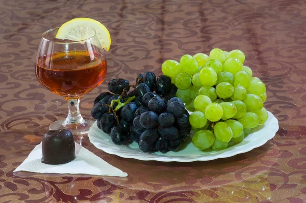 Conhaque com uvas — Fotografia de Stock