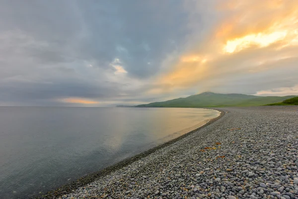 Береговые круглые камни — стоковое фото