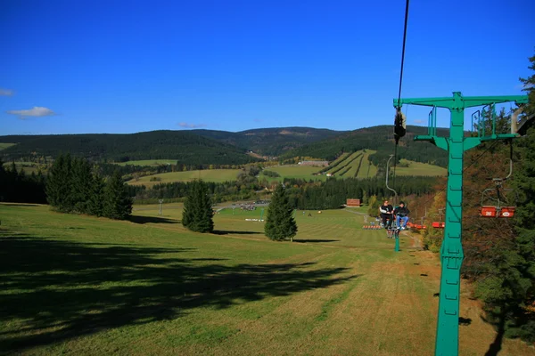 Lift in the mountains for skiing, snowboarding and recreation. — Stock Photo, Image