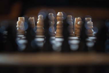 Satranç Seti büyük bir oyun başlamak üzere kurulu.