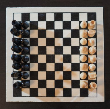 Satranç Seti büyük bir oyun başlamak üzere kurulu.