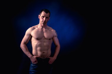 Studio atletik erkek