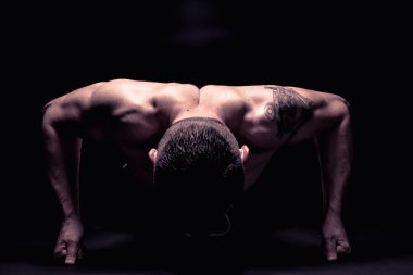 Studio atletik erkek