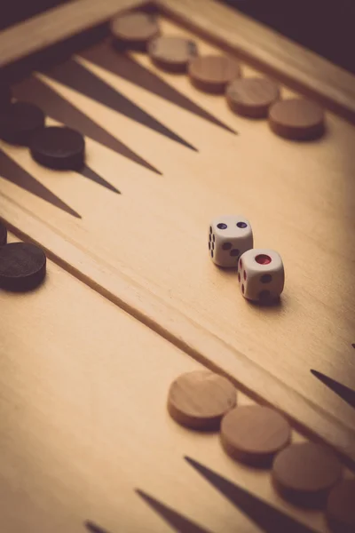 Plateau de backgammon et dés — Photo