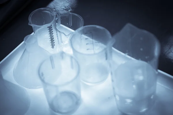 Bénéficiaires en laboratoire de chimie — Photo