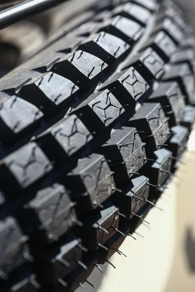 Ensaio motocicleta pneu knobby — Fotografia de Stock