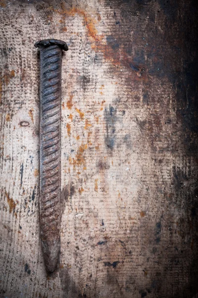 Pincers op houten plank — Stockfoto