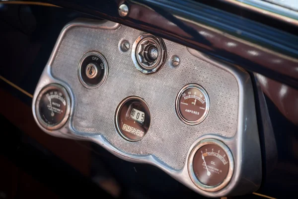 Retro car dashboard — Stock Photo, Image