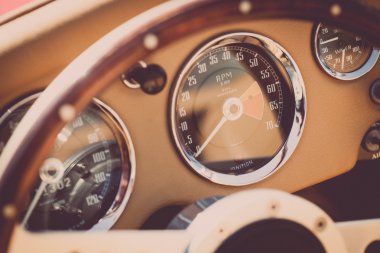 Retro araba kontrol paneli