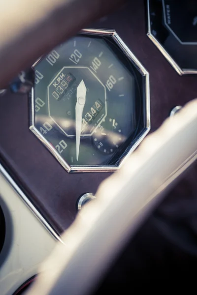 Retro car dashboard — Stock Photo, Image