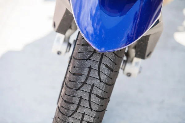 Motorfiets wiel detail — Stockfoto