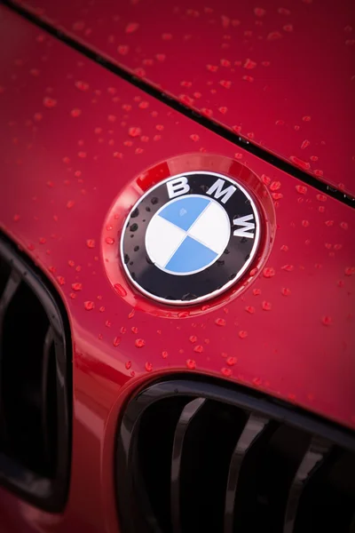 Logo BMW czerwony — Zdjęcie stockowe