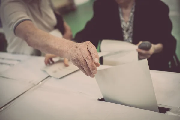 Ψήφου χέρι λεπτομέρεια — Φωτογραφία Αρχείου