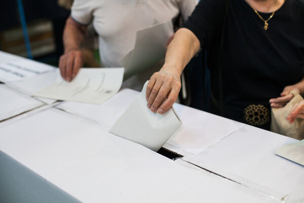 Детали рук на голосовании
