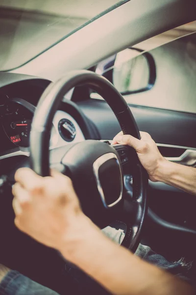 Manos en el volante — Foto de Stock