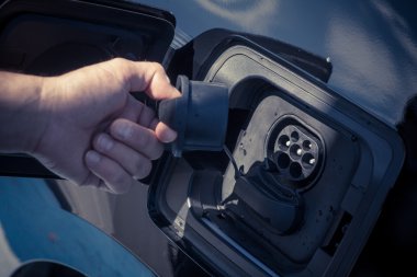 Elektrikli araba şarj