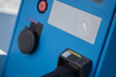 Elektrikli araba şarj istasyonu