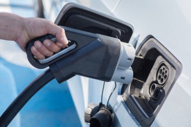 Elektrikli araba şarj