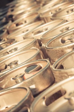 Yığın dolusu bira fıçısı