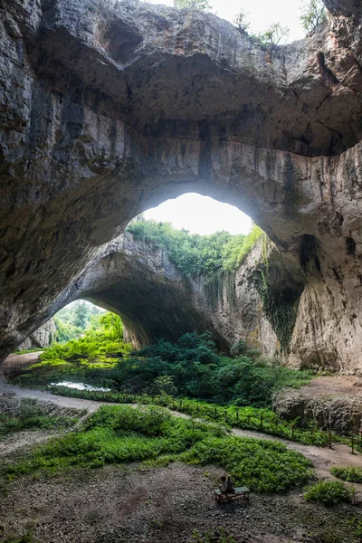 Bulgaristan 'ın Lovech kenti yakınlarındaki Devetashka Mağarası.