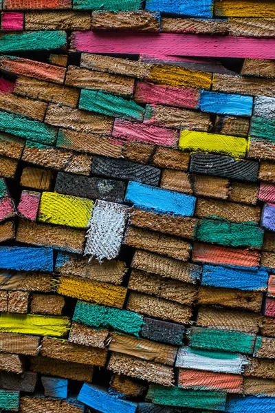 Close Opname Van Een Aantal Houten Planken Geschilderd Verschillende Kleuren — Stockfoto