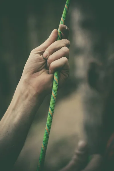 Kleur Close Van Een Menselijke Hand Met Een Rots Klimtouw — Stockfoto