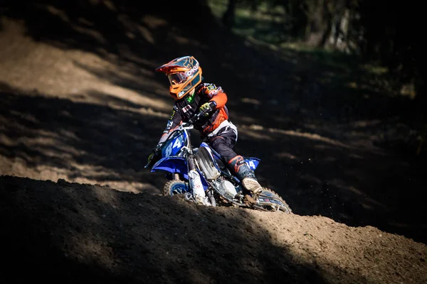 Ciolpani Rumunia Października 2002 Jeździec Dziecięcy Podczas Wyścigu Motocrossowego Ciolpani Zdjęcie Stockowe