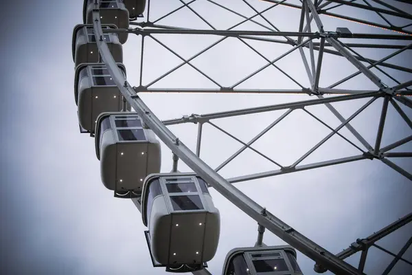 Bild Ett Stort Pariserhjul Mot Molnig Himmel — Stockfoto