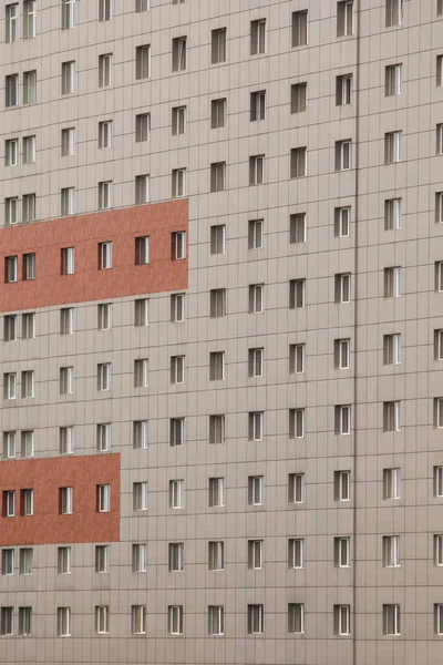 Imagem Colorida Muitas Janelas Uma Fachada Edifício Moderno — Fotografia de Stock