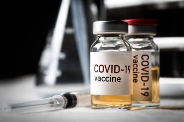 Renk yakın çekim Coronavirus COVID-19 aşısı.