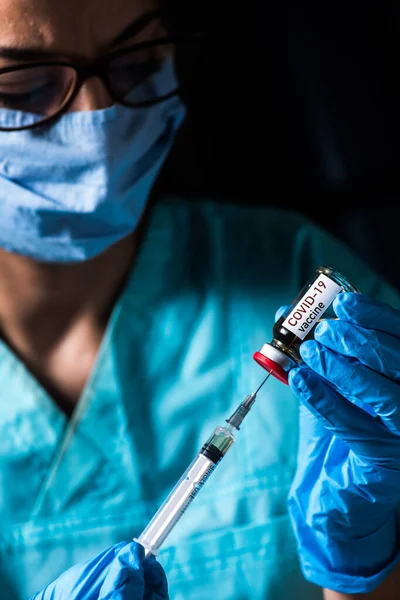 Image Une Femme Médecin Tenant Vaccin Covid Illustration Nouvelle Pandémie — Photo