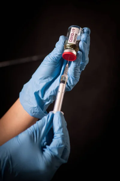 Imagen Una Doctora Portadora Una Vacuna Covid Ilustración Nueva Pandemia —  Fotos de Stock