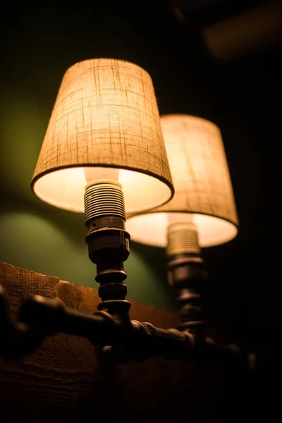 Kolorowy Obraz Zapalonej Lampy Ściennej Vintage — Zdjęcie stockowe