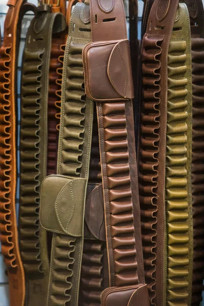 Cinturones Cartucho Antiguos Exhibidos Una Tienda Caza — Foto de Stock