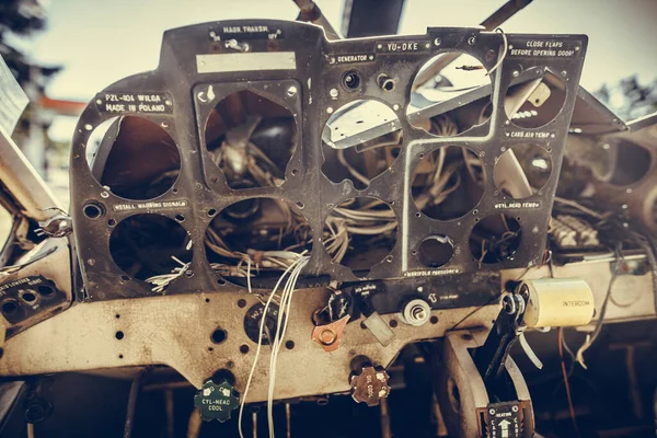 Nahaufnahme Eines Verlassenen Oldtimer Flugzeugs Armaturenbrett — Stockfoto