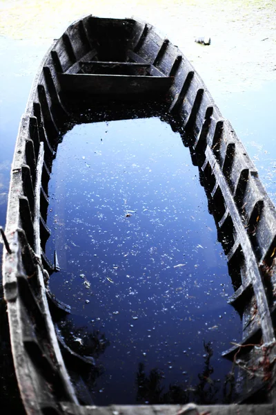 Rozbitý člun — Stock fotografie
