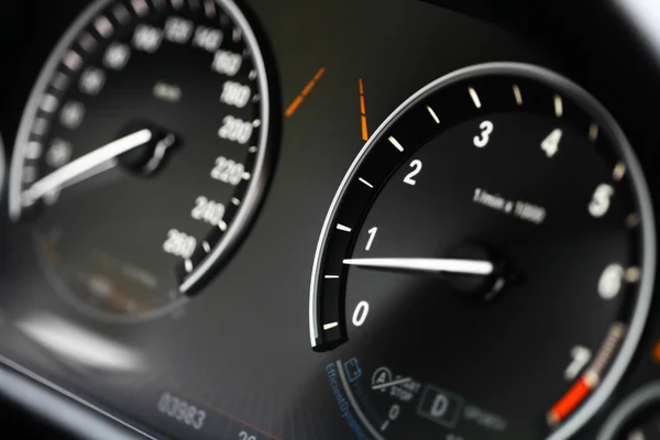 Detalle del tablero de instrumentos del coche — Foto de Stock