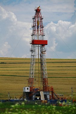Shale gas drilling rig clipart