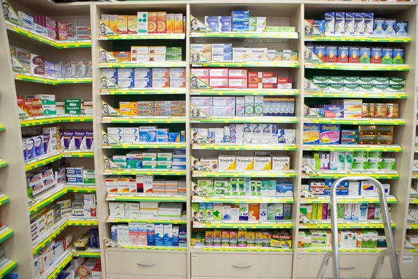 Geneeskunde in een apotheek — Stockfoto