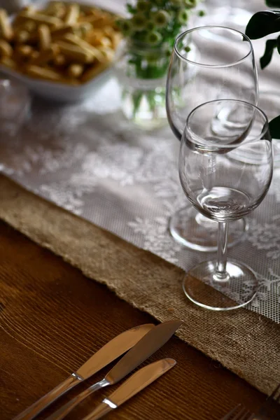 Messer auf einem Tisch — Stockfoto