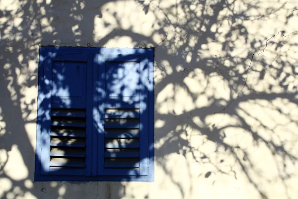 Blauwe houten venster — Stockfoto