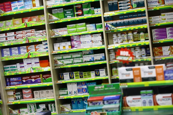 Medicina in una farmacia — Foto Stock