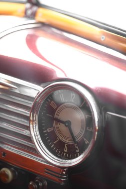 Eski model araba saat