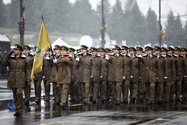 Roumanie Soldats de la fête nationale — Photo