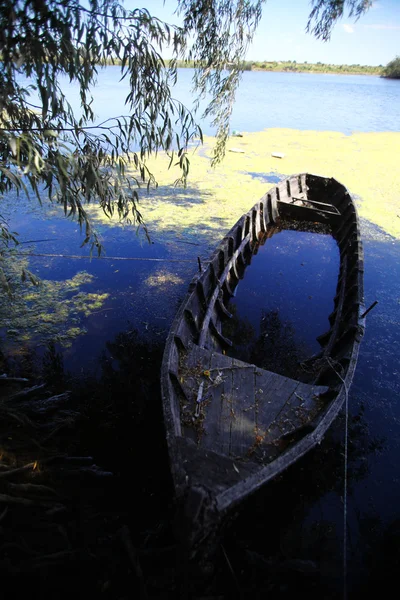 Kaputtes Boot — Stockfoto