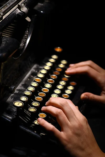Teclado de máquina de escribir Vintage —  Fotos de Stock