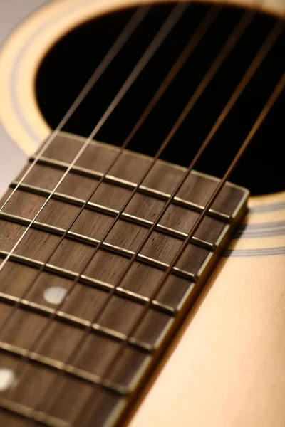 Детали акустической гитары — стоковое фото