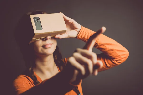 Realidad virtual de cartón — Foto de Stock