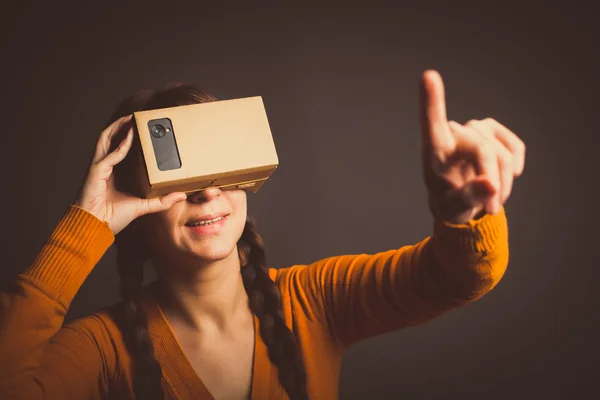 Realidad virtual de cartón — Foto de Stock