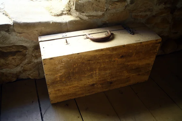 Vecchia valigia in legno — Foto Stock